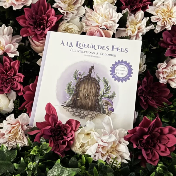 Couverture du livre de coloriage “À la lueur des fées” – Myrosa Studio
